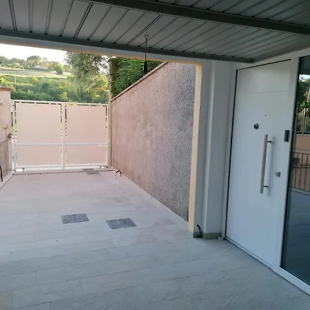 Apartment Casa Nadia A Pochi Passi Dal Mare Con Garage, Terrazza E Sala Giochi